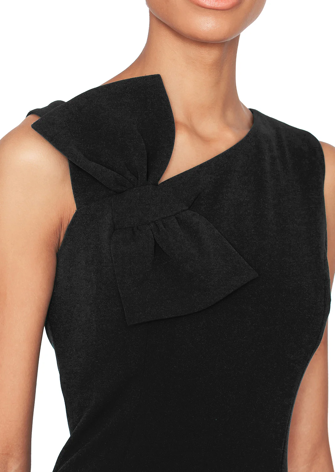 FOCUS by Shani - Sleeveless Bow Gown in Black - Image 3