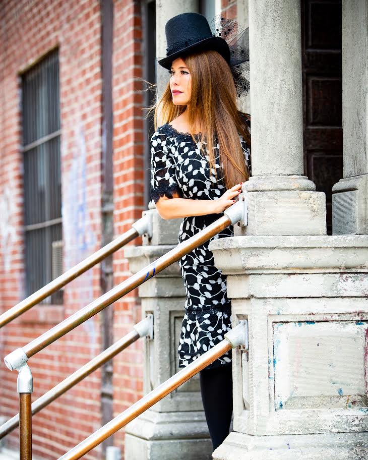 Two Tone Lace Dress in Black/White - Image 5
